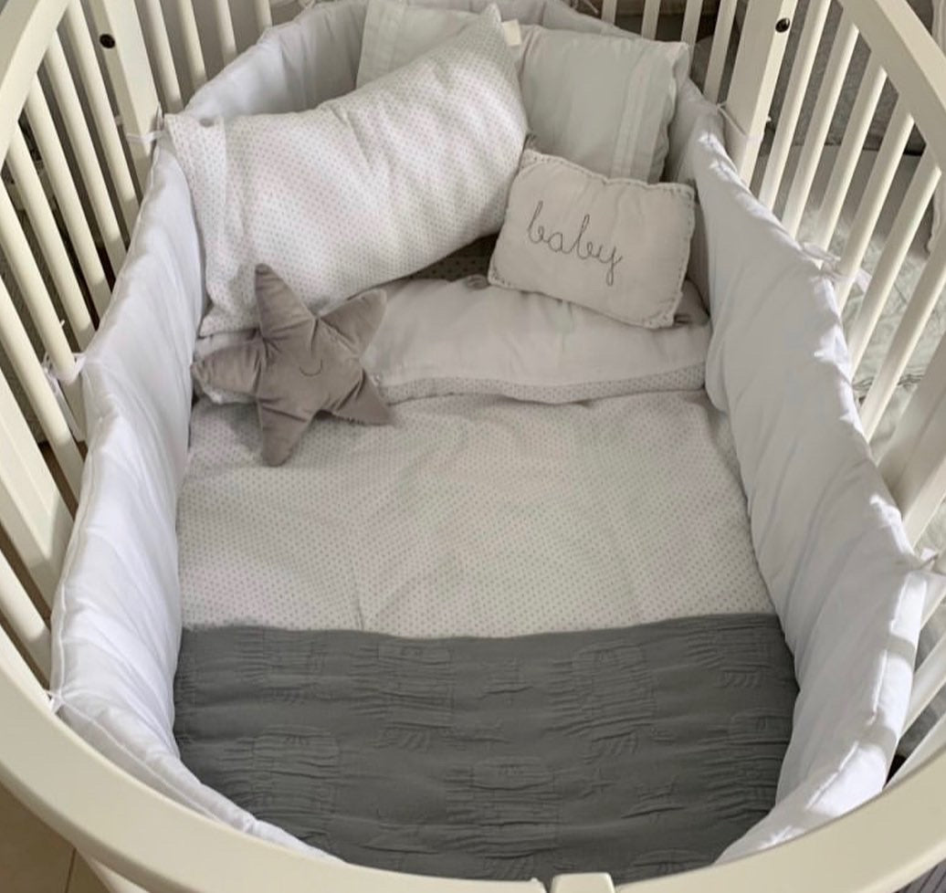 Protector cuna  STOKKE®️ Sleepi™ Mini Protector y Sleepi™